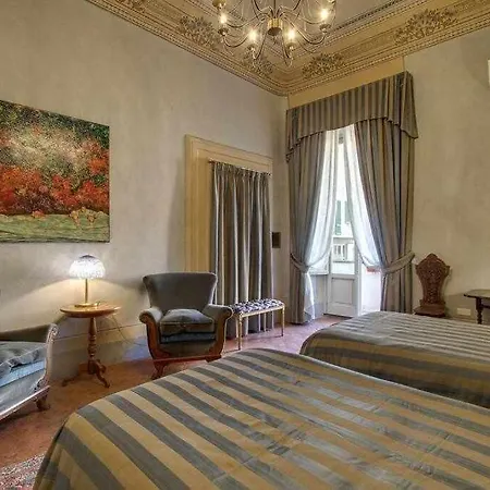 Apartment Salvemini Elegant Close To Piazza Santa Croce Florence