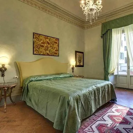 Apartment Salvemini Elegant Close To Piazza Santa Croce Florence